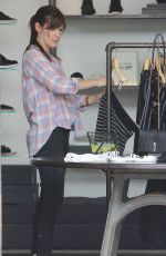 JENNIFER GARNER Shopping in Brentwood 06/13/2015