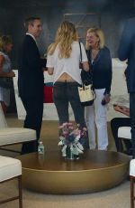 JENNIFER LAWRENCE Looking for Apartment in Manhattan 06/26/2015