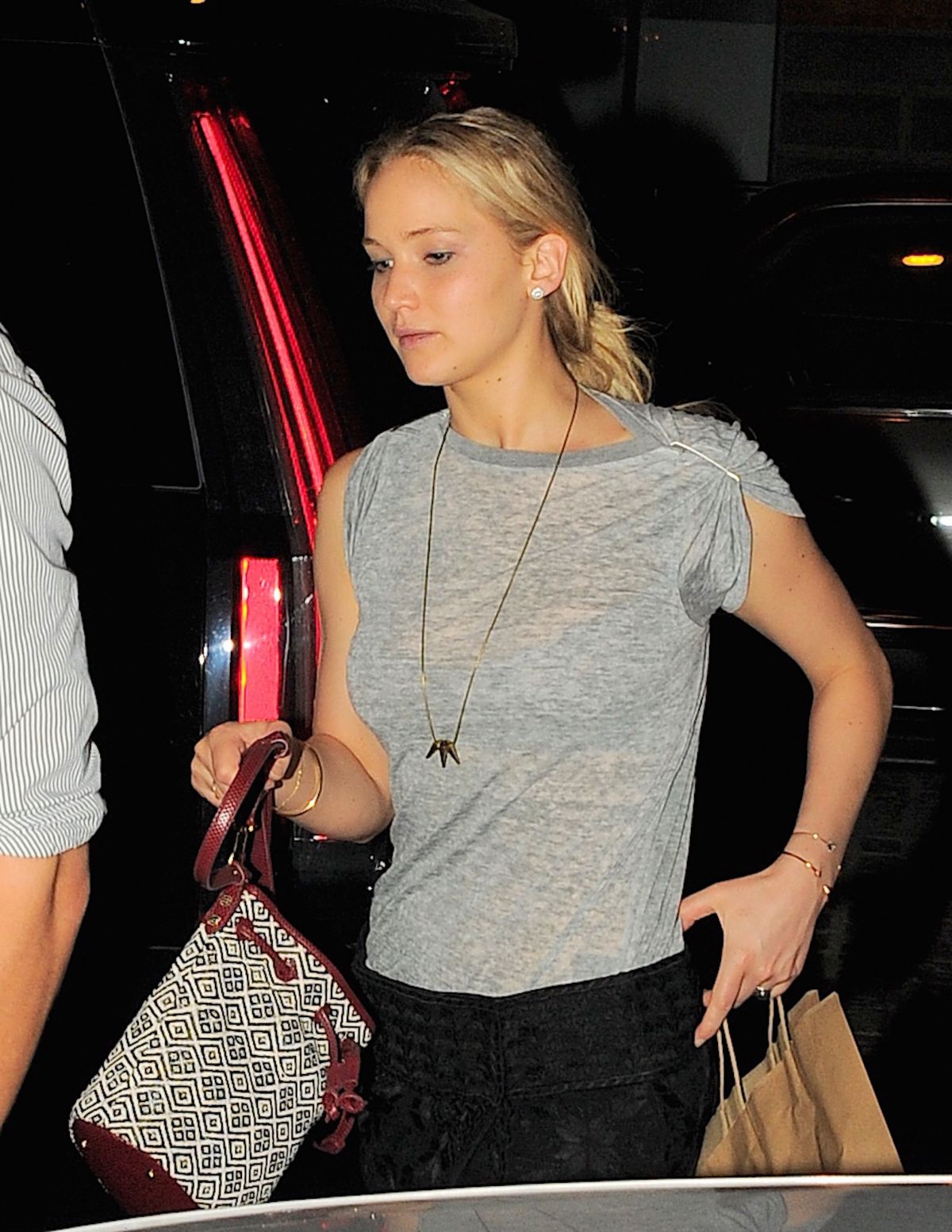 JENNIFER LAWRENCE Out Shopping in New York 06/09/2015 JENNIFER LAWRENCE Out Shopping in New York 06/09/2015