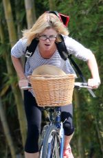 JULIE BOWEN Riding a Bike Put in Los Angeles 060/01/2015