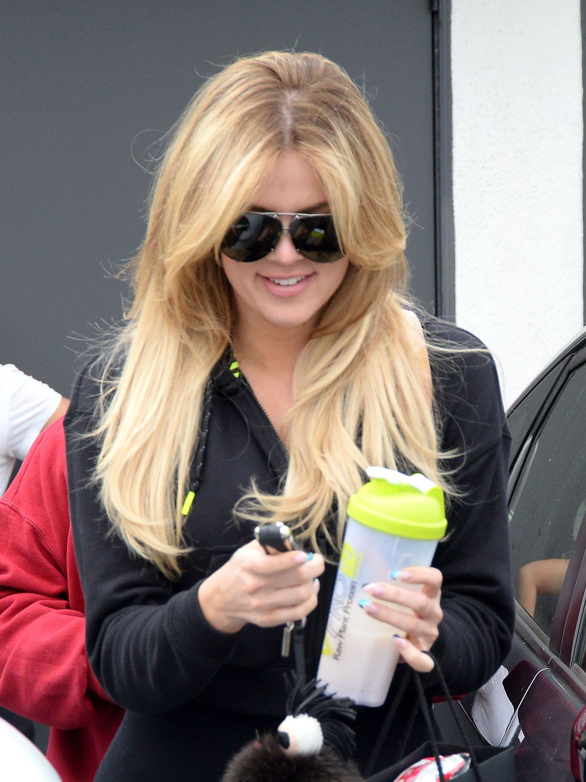 KHLOE KARDASHIAN Leaves a Hair Salon in Beverly Hills 06/04/2015 KHLOE KARDASHIAN Leaves a Hair Salon in Beverly Hills 06/04/2015