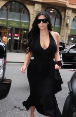 KIM KARDASHIAN Out Shopping in London 06/26/2015