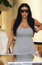 KIM KARDASHIAN Shoping at Celine on Rodeo Drive in Beverly Hills 06/12/2015