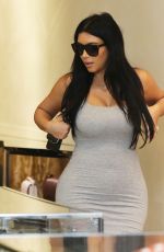 KIM KARDASHIAN Shoping at Celine on Rodeo Drive in Beverly Hills 06/12/2015