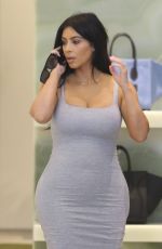 KIM KARDASHIAN Shoping at Celine on Rodeo Drive in Beverly Hills 06/12/2015