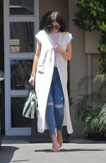 KYLIE JENNER Leaves a Doctor