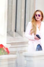 LINDSAY LOHAN Out for Lunch at Scott