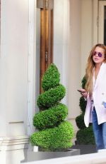 LINDSAY LOHAN Out for Lunch at Scott