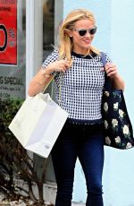 REESE WITHERSPOON Out Shopping in Santa Monica 06/09/2015