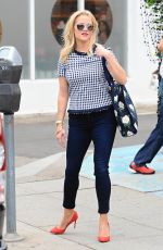 REESE WITHERSPOON Out Shopping in Santa Monica 06/09/2015