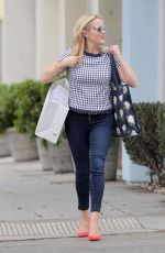 REESE WITHERSPOON Out Shopping in Santa Monica 06/09/2015