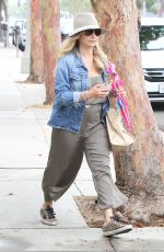 SARAH MICHELLE GELLAR Out and About in Santa Monica 06/12/2015