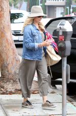 SARAH MICHELLE GELLAR Out and About in Santa Monica 06/12/2015