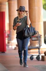SARAH MICHELLE GELLAR Out Shopping in Brentwood 06/01/2015