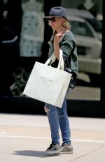 SARAH MICHELLE GELLAR Out Shopping in Brentwood 06/01/2015