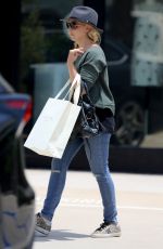 SARAH MICHELLE GELLAR Out Shopping in Brentwood 06/01/2015