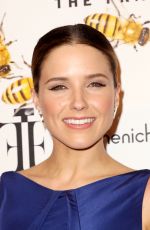 SOPHIA BUSH at 2015 Fragrance Foundation Awards in New York