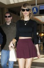 TAYLOR SWIFT Arrives at LAX Airport in Los Angeles 06/17/2015
