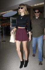 TAYLOR SWIFT Arrives at LAX Airport in Los Angeles 06/17/2015