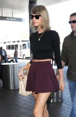 TAYLOR SWIFT Arrives at LAX Airport in Los Angeles 06/17/2015