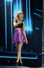 TAYLOR SWIFT at 1989 World Tour in Louisville