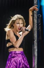 TAYLOR SWIFT at 1989 World Tour in Philadelphia