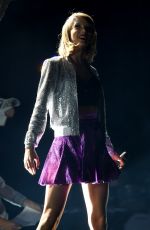 TAYLOR SWIFT at 1989 World Tour in Philadelphia