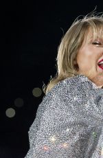 TAYLOR SWIFT at 1989 World Tour in Philadelphia