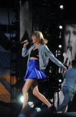 TAYLOR SWIFT at 1989 World Tour in Pittsburgh