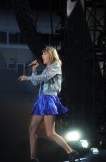 TAYLOR SWIFT at 1989 World Tour in Pittsburgh
