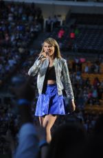 TAYLOR SWIFT at 1989 World Tour in Pittsburgh