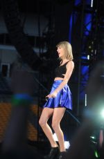 TAYLOR SWIFT at 1989 World Tour in Pittsburgh