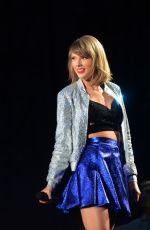 TAYLOR SWIFT at 1989 World Tour in Pittsburgh