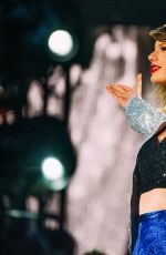 TAYLOR SWIFT at 1989 World Tour in Pittsburgh