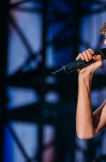 TAYLOR SWIFT at 1989 World Tour in Pittsburgh