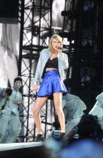 TAYLOR SWIFT at 1989 World Tour in Pittsburgh