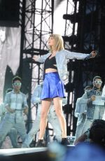 TAYLOR SWIFT at 1989 World Tour in Pittsburgh
