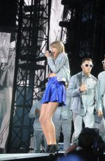 TAYLOR SWIFT at 1989 World Tour in Pittsburgh