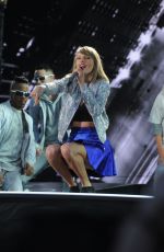 TAYLOR SWIFT at 1989 World Tour in Pittsburgh