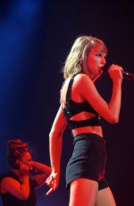 TAYLOR SWIFT Performs at 1989 World Tour in Glasgow