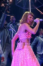 TAYLOR SWIFT Performs at 1989 World Tour in Glasgow
