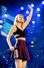 TAYLOR SWIFT Performs at 1989 World Tour in Manchester