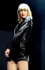 TAYLOR SWIFT Performs at 1989 World Tour in Manchester