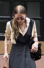 ASHLEY OLSEN Leaves Her House in New York 07/30/2015