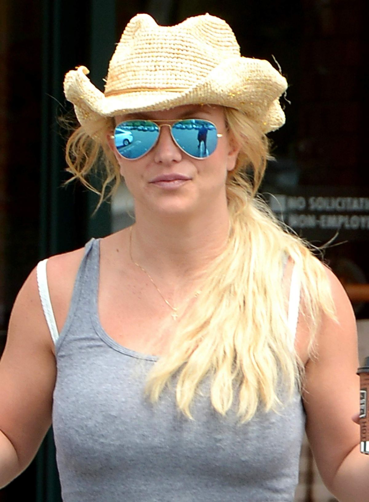 BRITEY SPEARS Leaves Corner Bakery Cafe in Thousand Oaks 07/09/2015 BRITEY SPEARS Leaves Corner Bakery Cafe in Thousand Oaks 07/09/2015