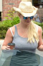 BRITEY SPEARS Leaves Corner Bakery Cafe in Thousand Oaks 07/09/2015