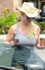 BRITEY SPEARS Leaves Corner Bakery Cafe in Thousand Oaks 07/09/2015