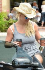 BRITEY SPEARS Leaves Corner Bakery Cafe in Thousand Oaks 07/09/2015
