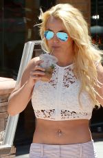 BRITNEY SPEARS Leaves Sogno Boutique in Thousand Oaks 07/17/2015