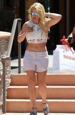 BRITNEY SPEARS Leaves Sogno Boutique in Thousand Oaks 07/17/2015